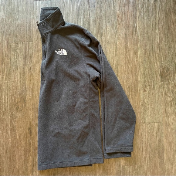 The NorthFace Fleece Half-Zip - Picture 3 of 9